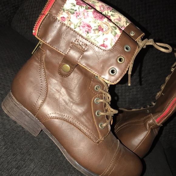 Charlotte Russe Brown Button Down Combat Boots - Picture 4 of 7